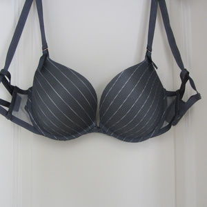 Victoria's Secret Very Sexy Push Up Bra Size 34D